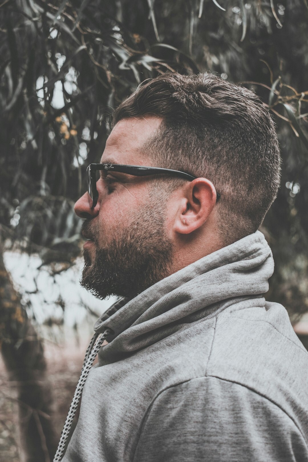 Portrait of a Belgian man with glasses and a beard